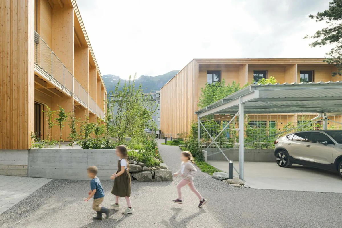 Modern 6-room row houses with stylish gallery (first rental)
