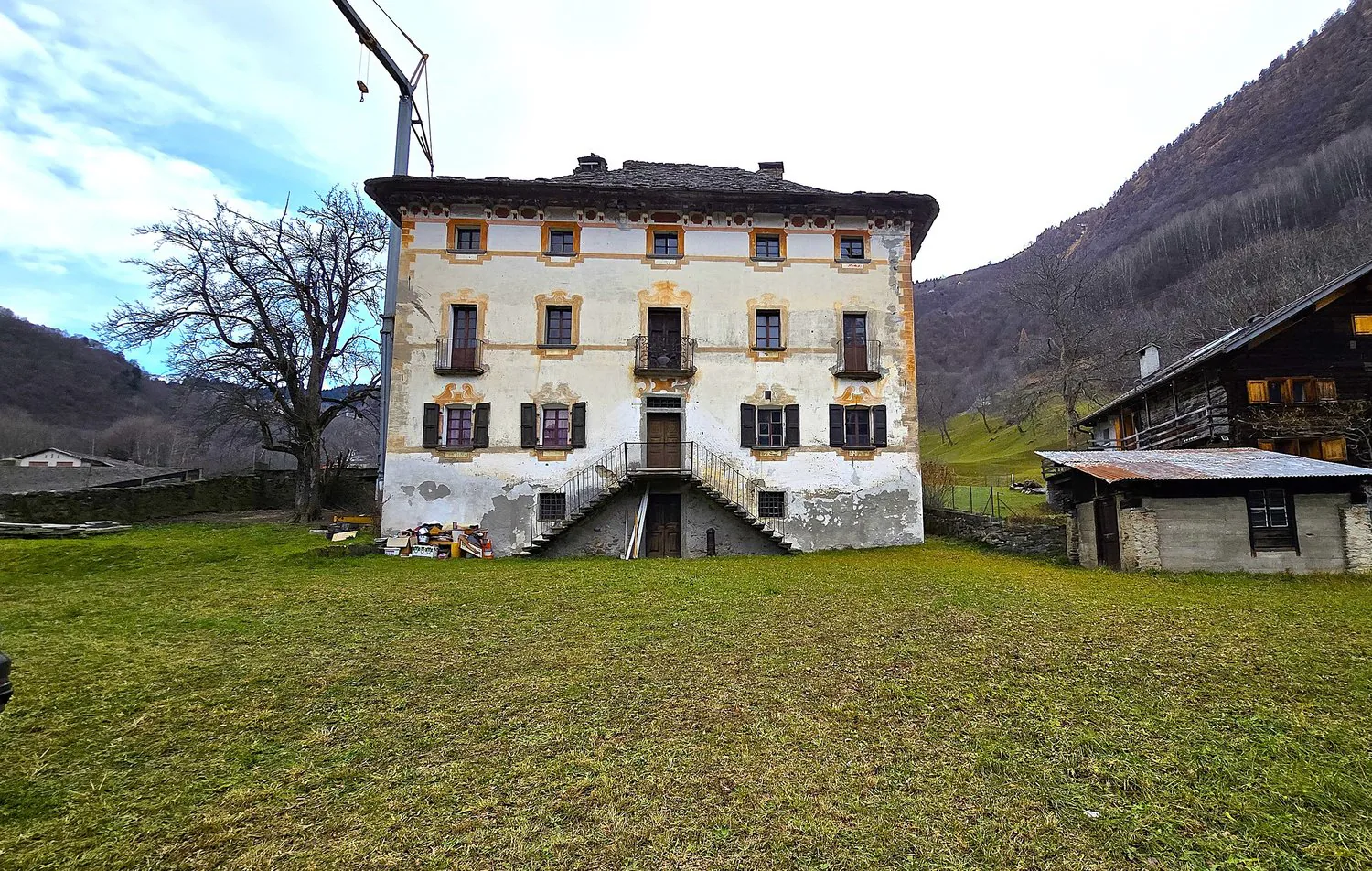 Charmantes historisches Haus mit grossem Grundstück