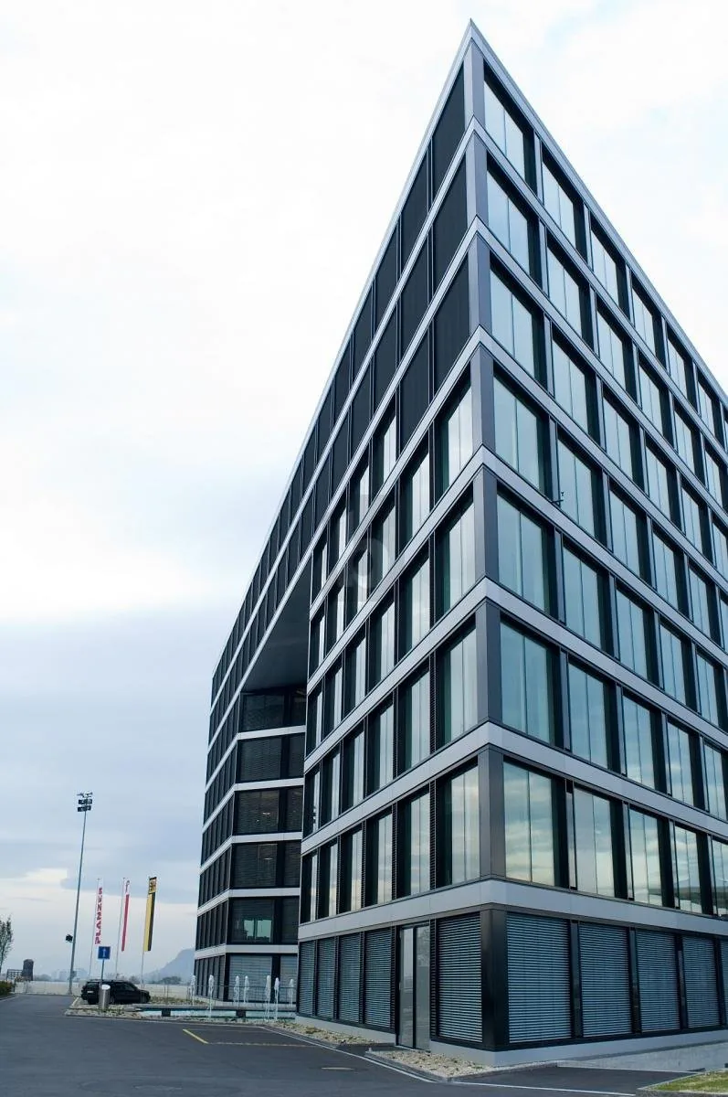 Light-Flooded and Modern with Single Offices