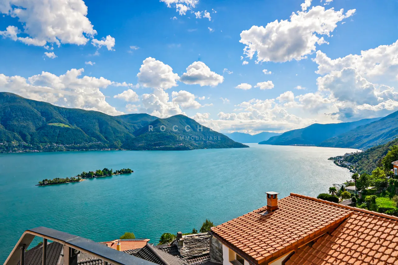 Gioiello dal carattere ticinese con vista da sogno sul Lago Maggiore