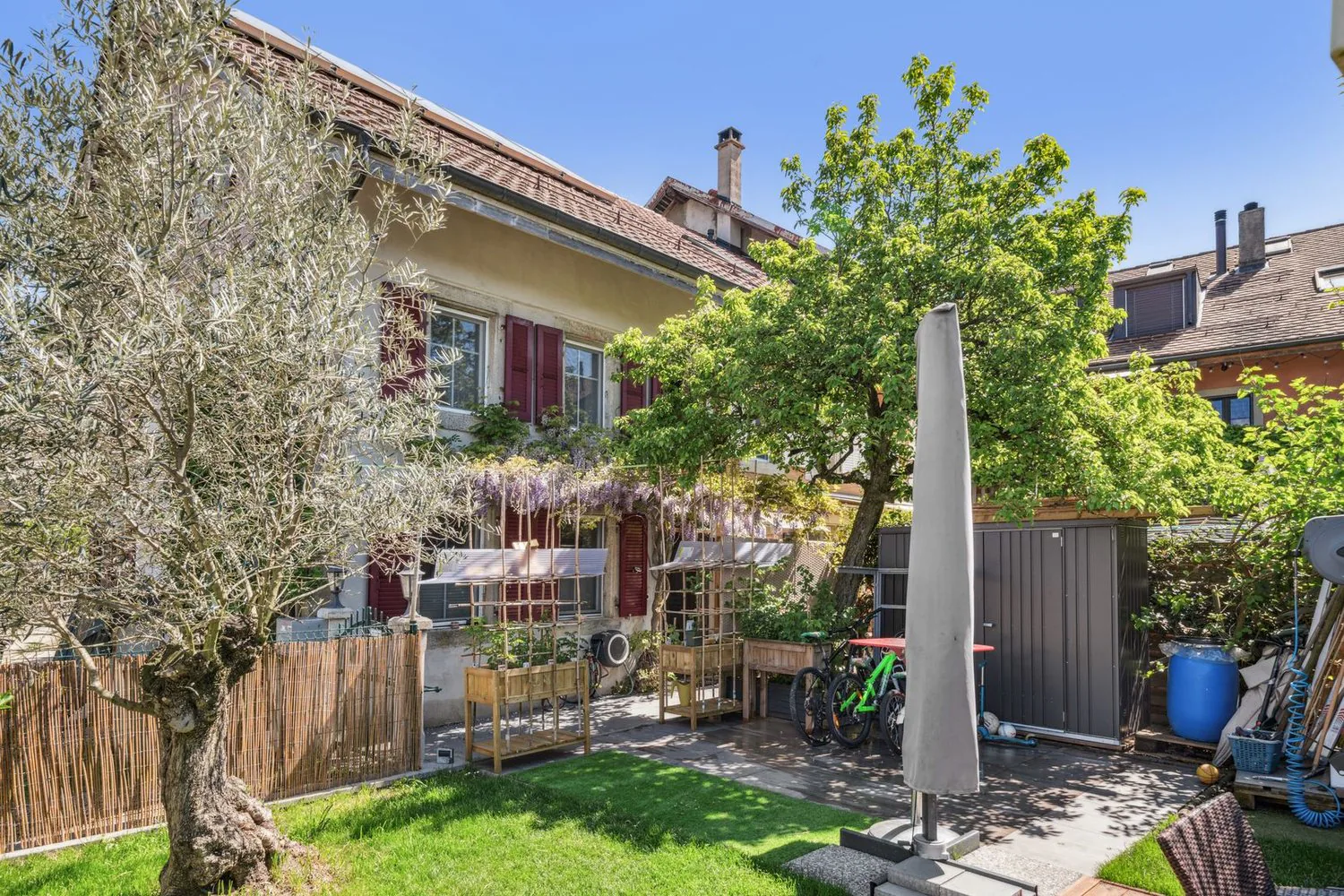 Maison familiale avec vaste extérieur et terrasse, proche d'Yverdon
