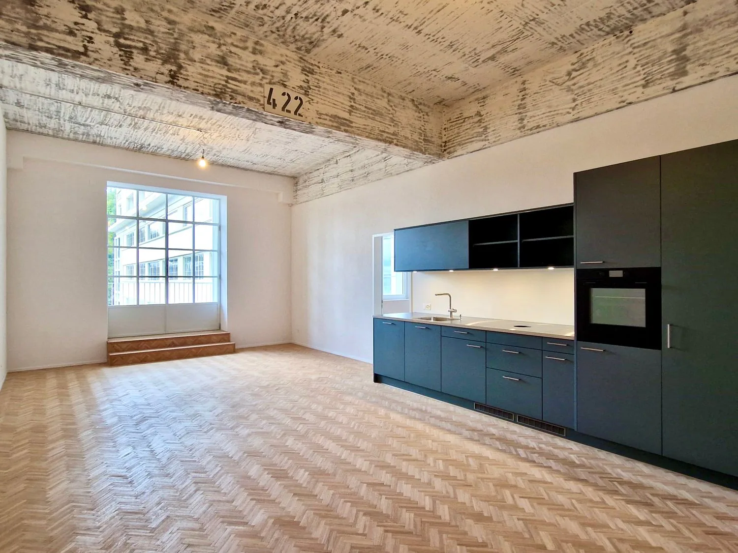 Modern 3-room loft with industrial charm and freestanding bathtub