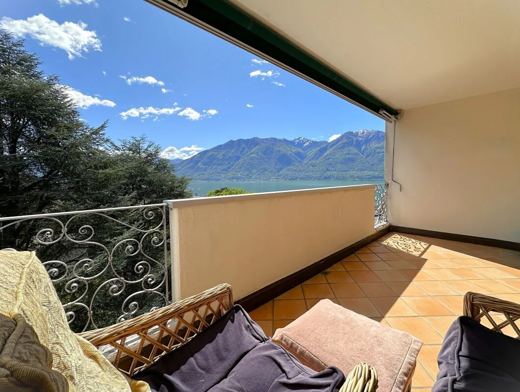 Attico con vista lago nel cuore di Muralto