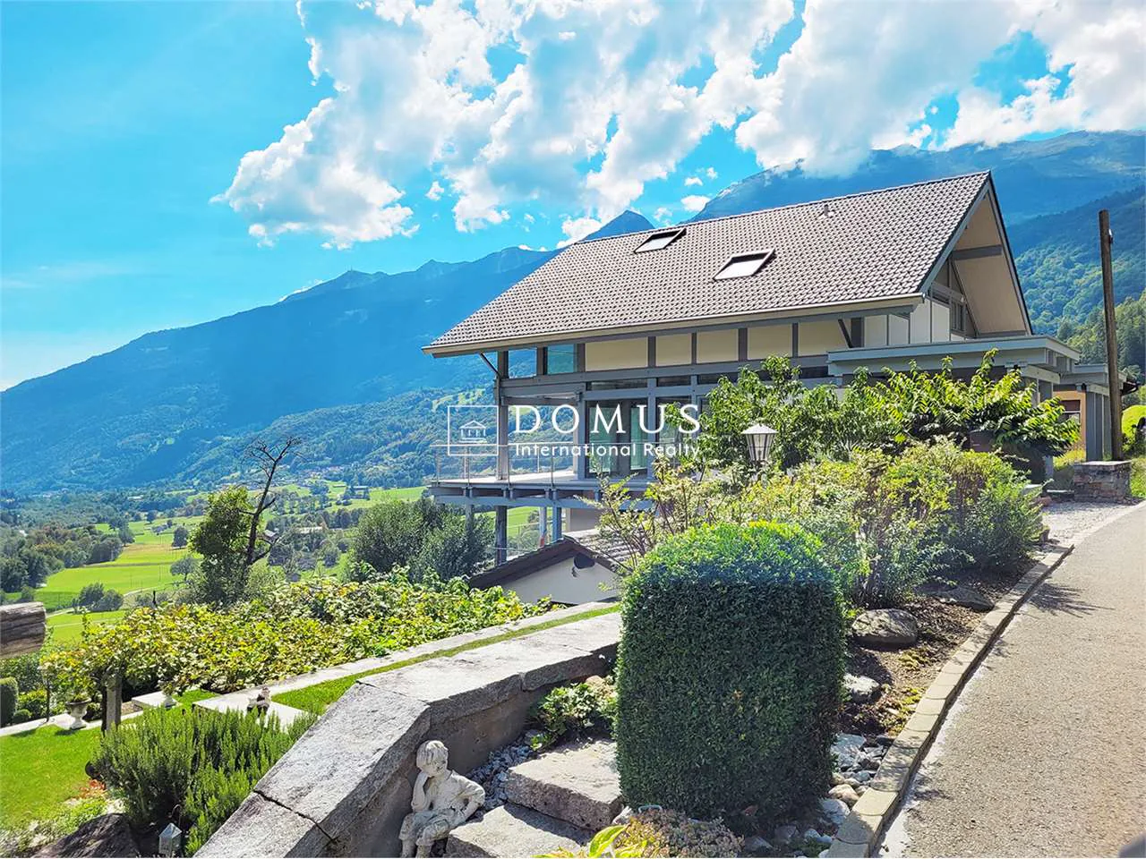 Villa moderna con vista panoramica a Ponto Valentino