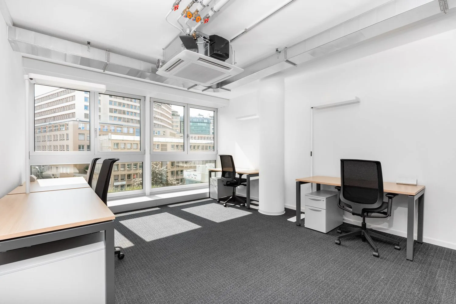 Private office for 5 at Regus Bessieres