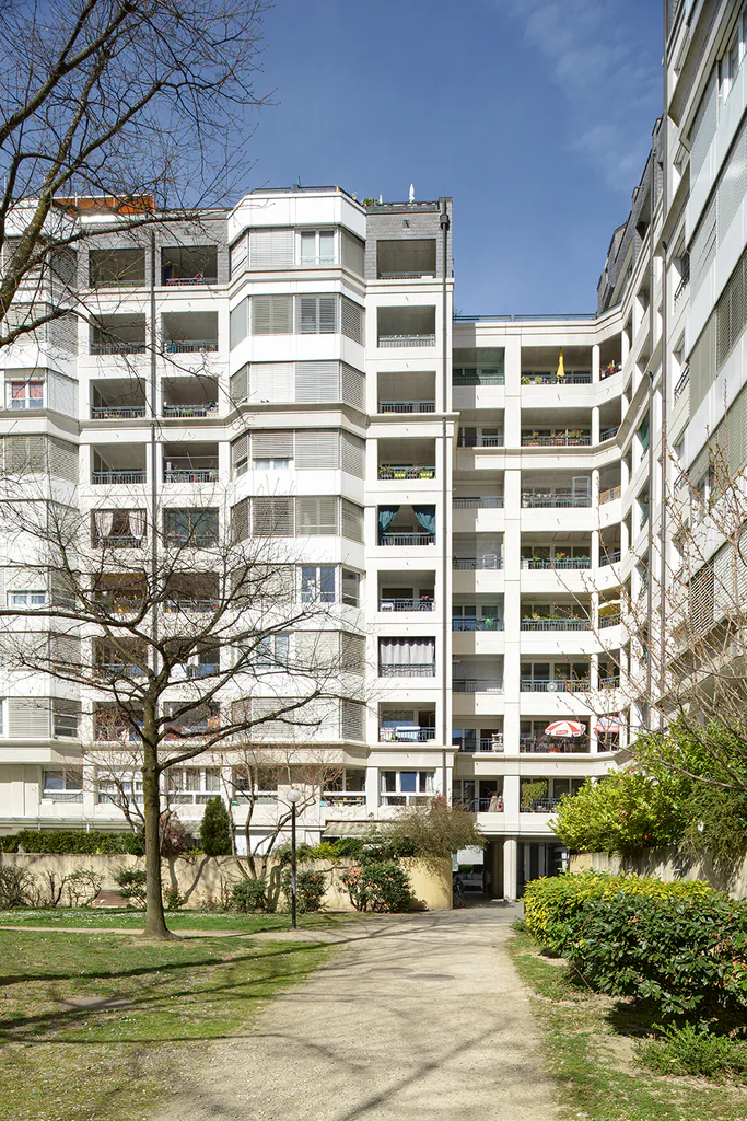 Unterirdischer Parkplatz mit sicheren Zugang