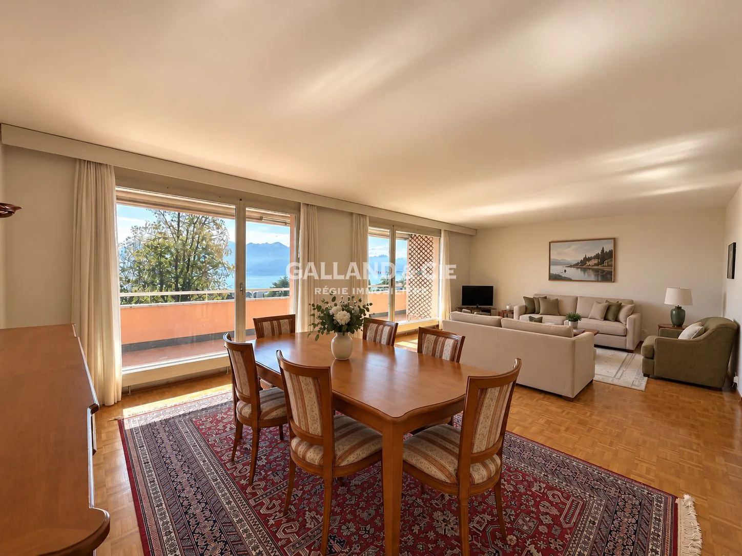 Ampio appartamento di 3.5 locali con vista - ~ 130 m² - Quartiere Mousquines-Verdeil