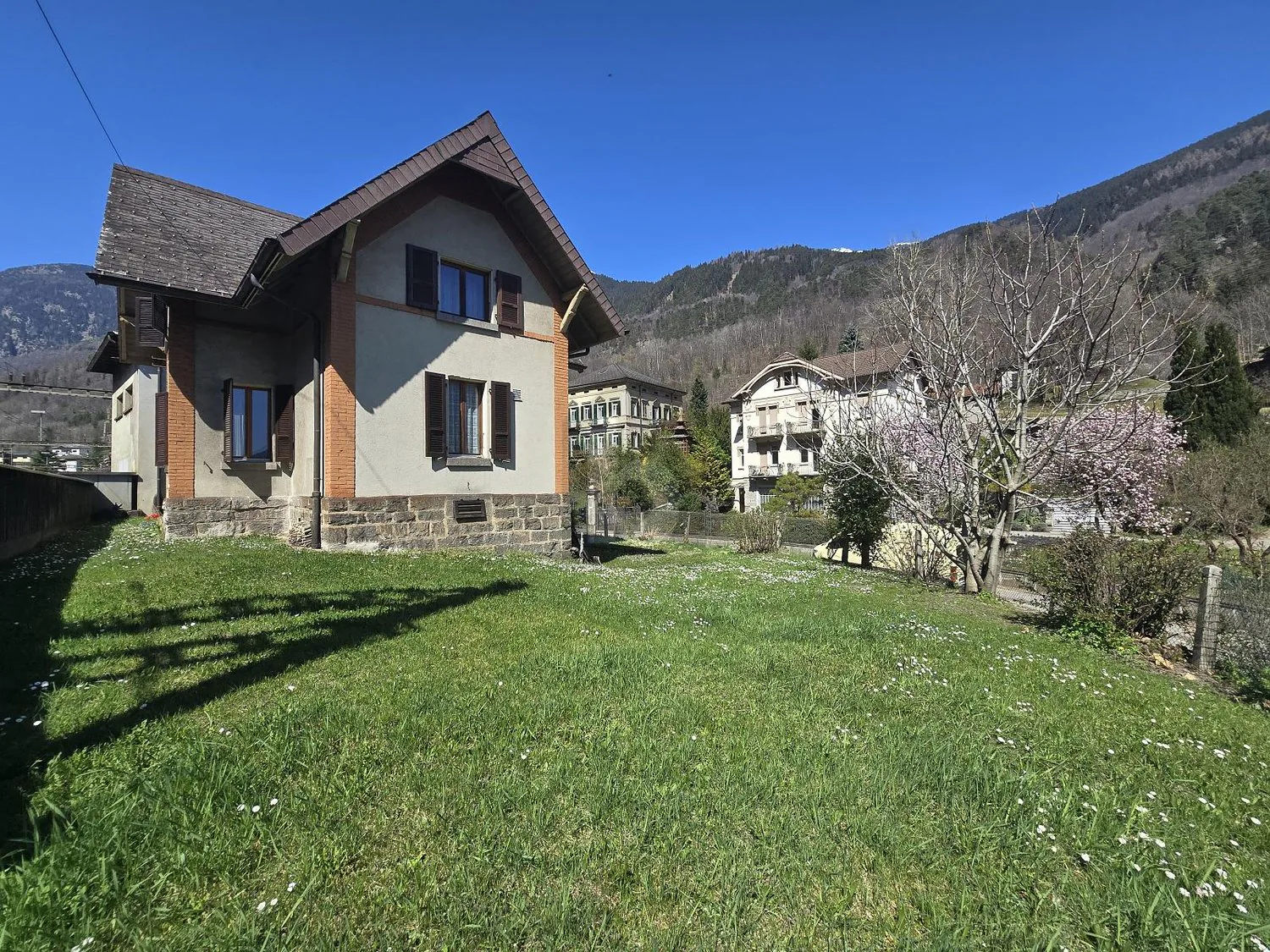 Spacious and sunny with large garden