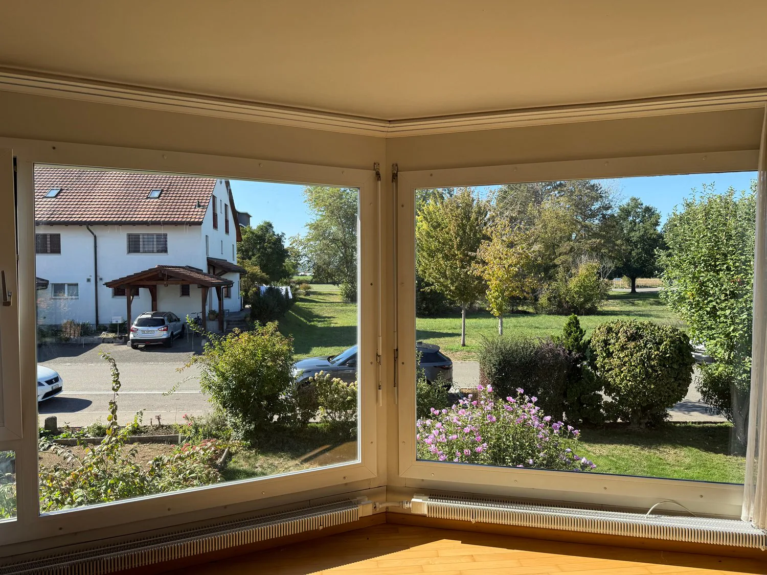 Sonniges 4.5 Zi.-Reihen-EFH mit 2 Gärten & EHP