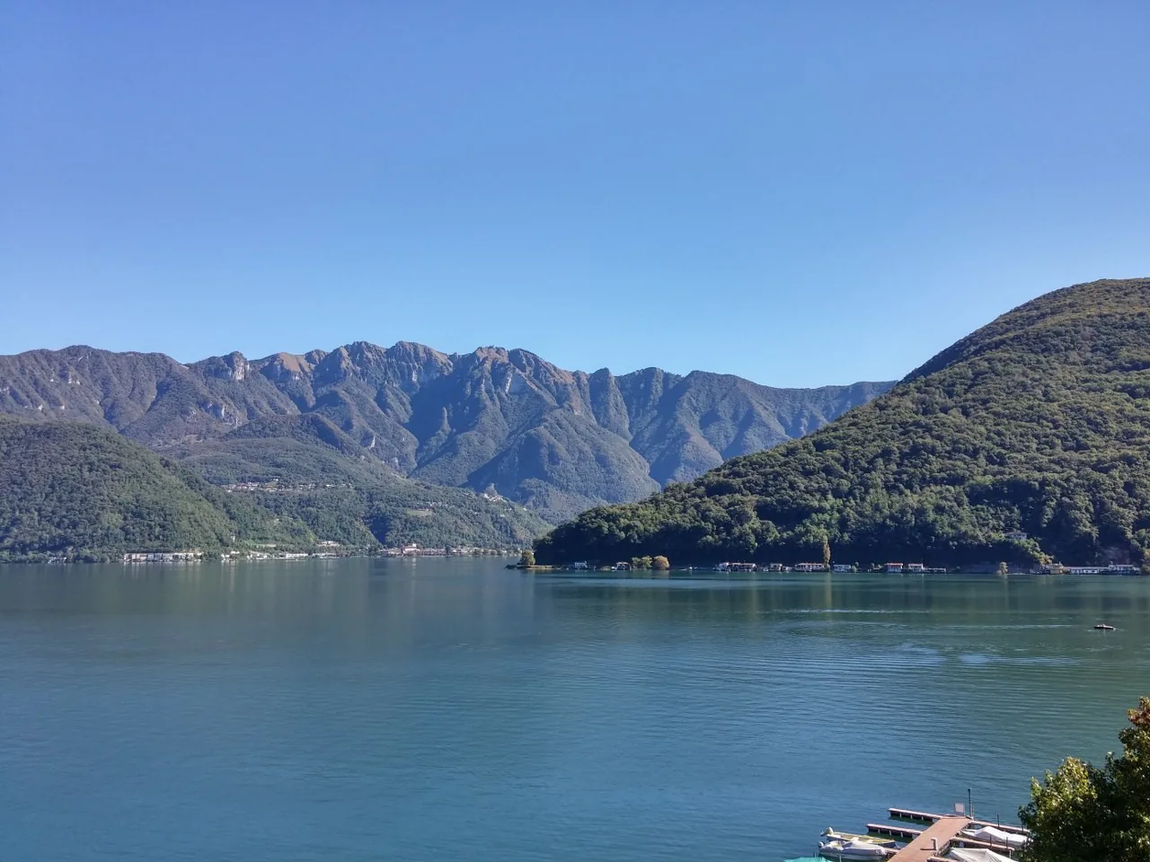 APPARTAMENTO 3.5 LOCALI IN ZONA SOLEGGIATA CON VISTA LAGO