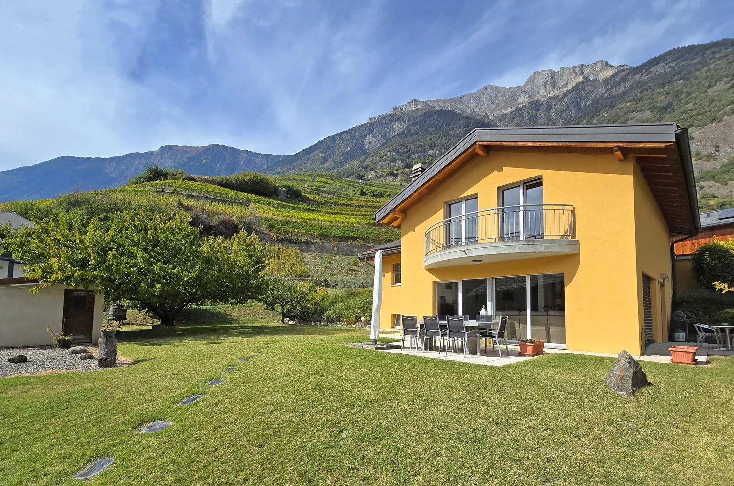 Grande villa familiale sur le coteau de Fully