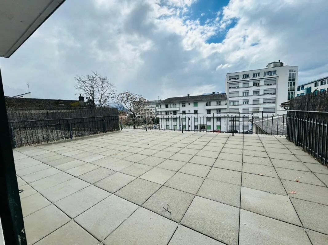 Appartement de 2 pièces avec grande terrasse
