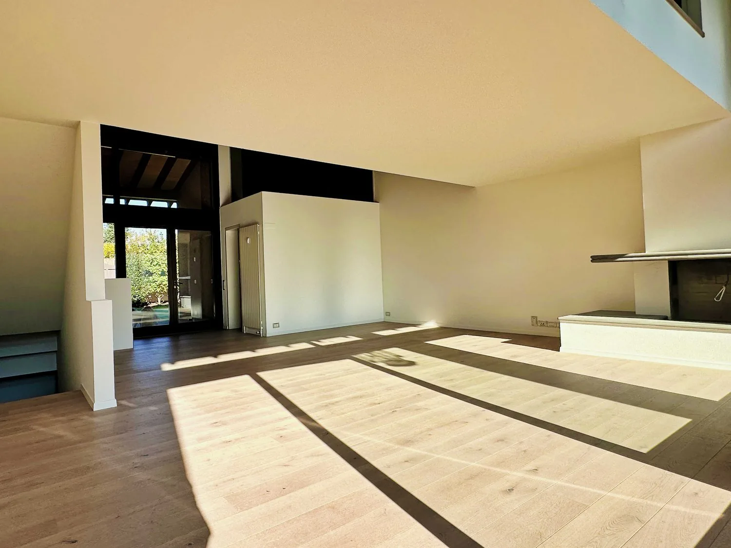 Elegant and bright maisonette immersed in greenery with 4.5 rooms