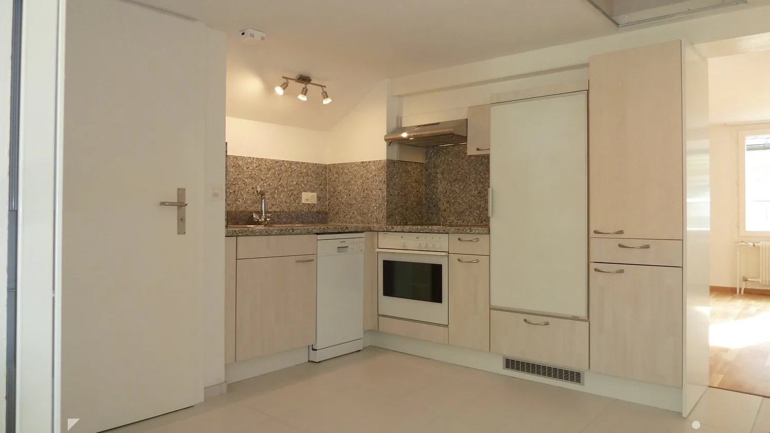 Renovierte 3 Zi-Dachwohnung für max. 2 Personen