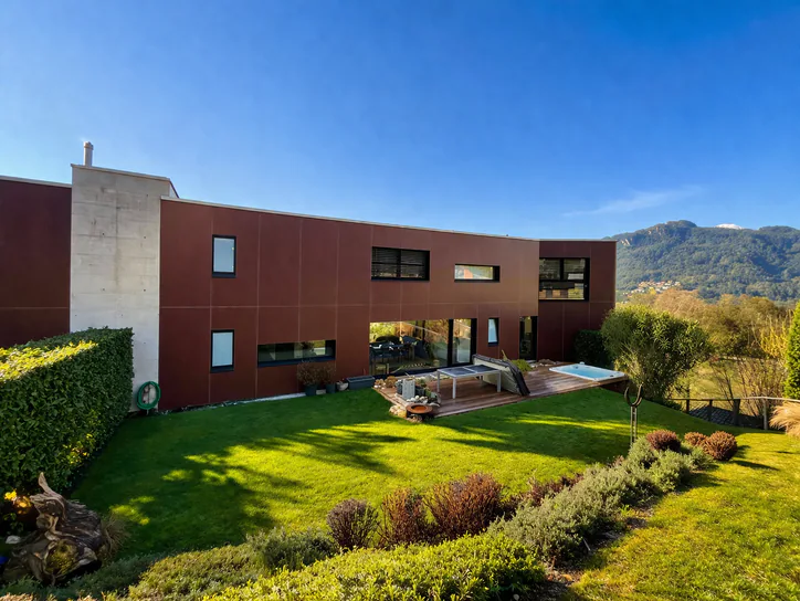 DAVESCO - MAGNIFICENT 4.5 ROOM APARTMENT WITH GARDEN