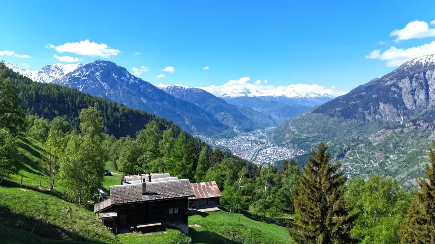 Atmosfera di baita alpina con vista spettacolare e tranquillità pura