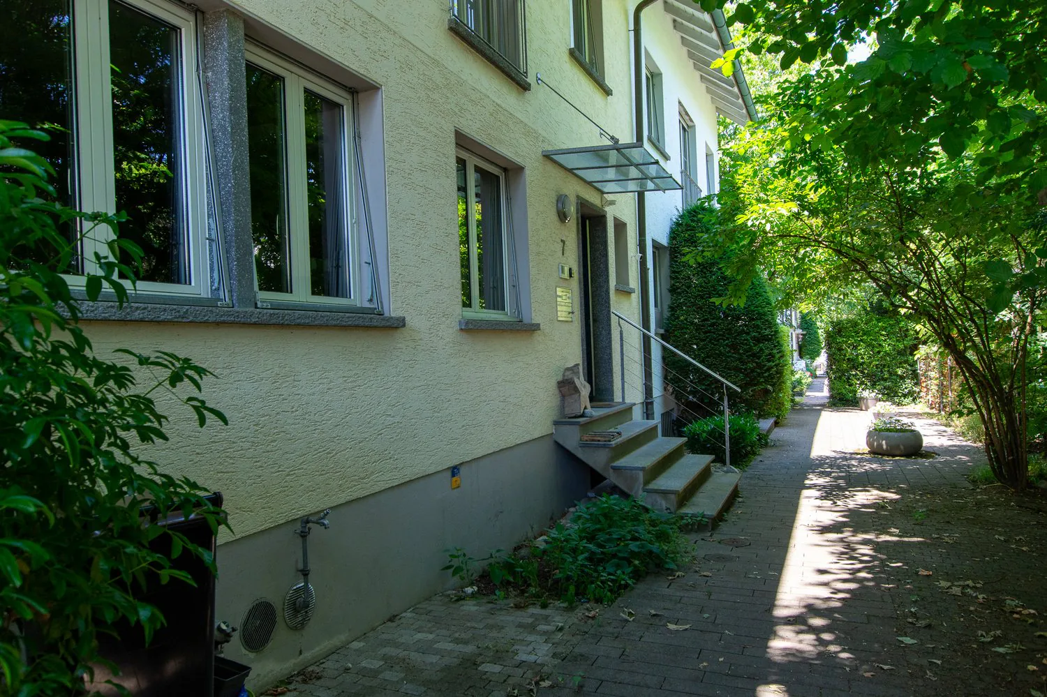 Maison mitoyenne charmante dans un emplacement privilégié
