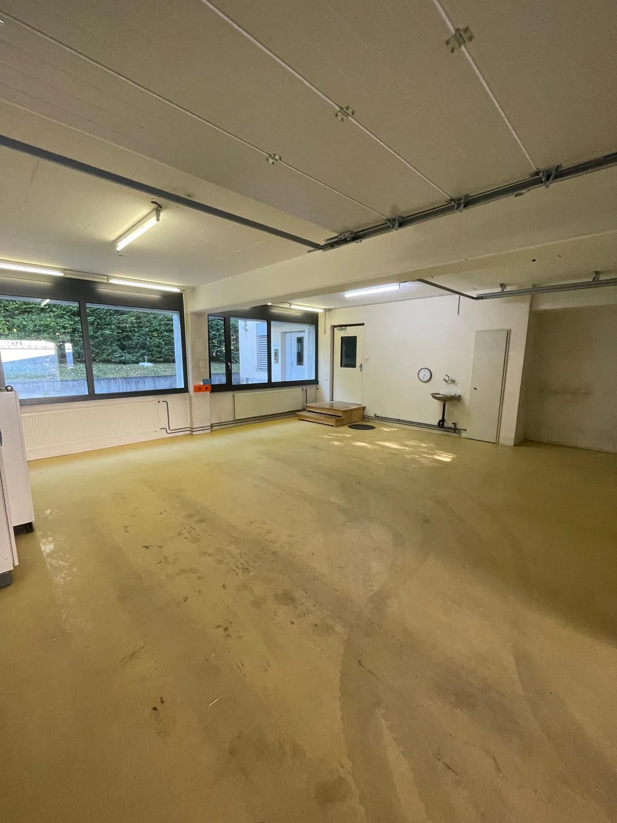 110 m² Deposit for rent in Courroux – Available immediately