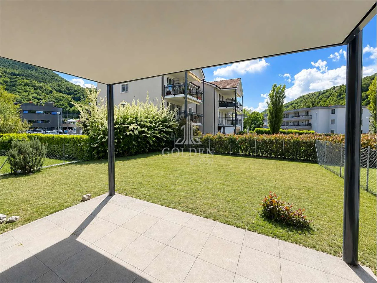 Spacious 4.5-room apartment with private garden