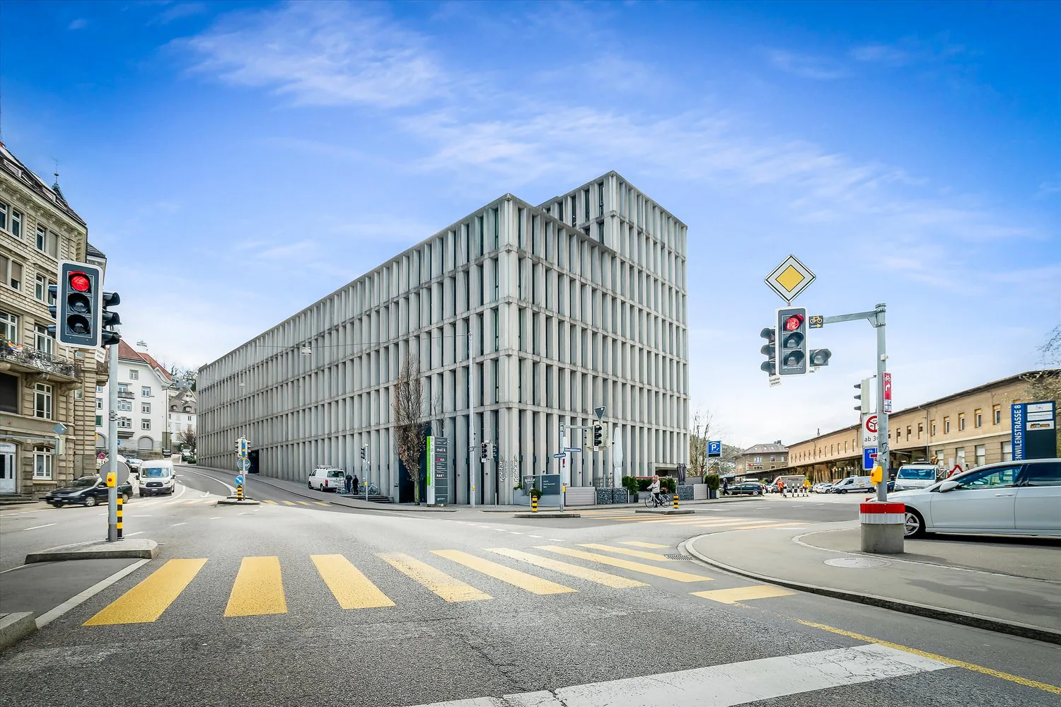 Place de stationnement près de la gare disponible immédiatement