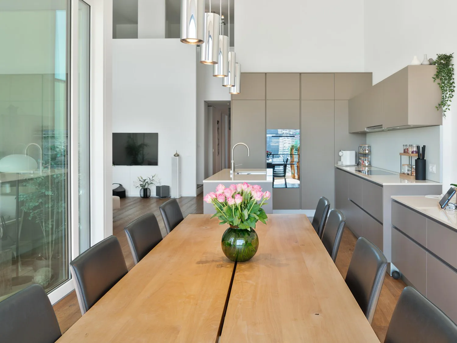 Appartement-maisonnette d'attique impressionnant de 5½ pièces à Zurich.