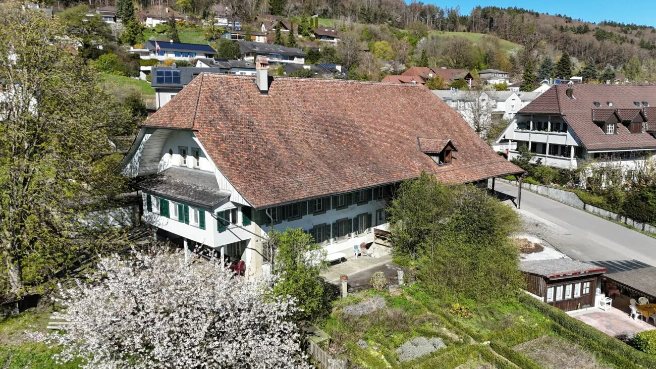 Stately Manor House in the Old Village Center of Gümligen