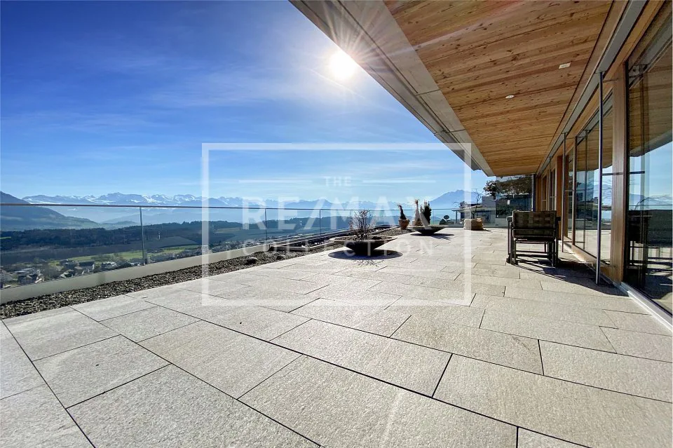 Exclusive and luxuriously furnished terrace apartment with fantastic outdoor area and dreamlike view