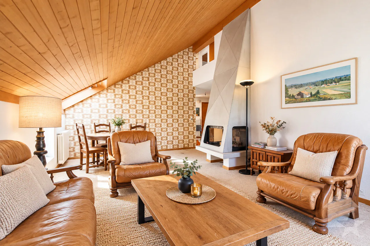 Choëx, Dachgeschoß-Duplex mit 5.5 Zimmern