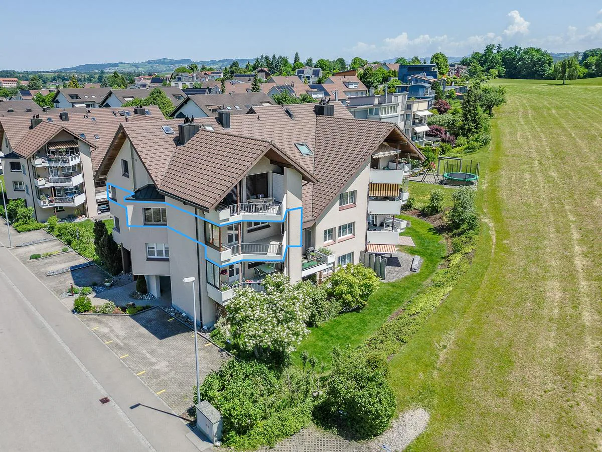 Large 4.5-room apartment on the 2nd floor with elevator