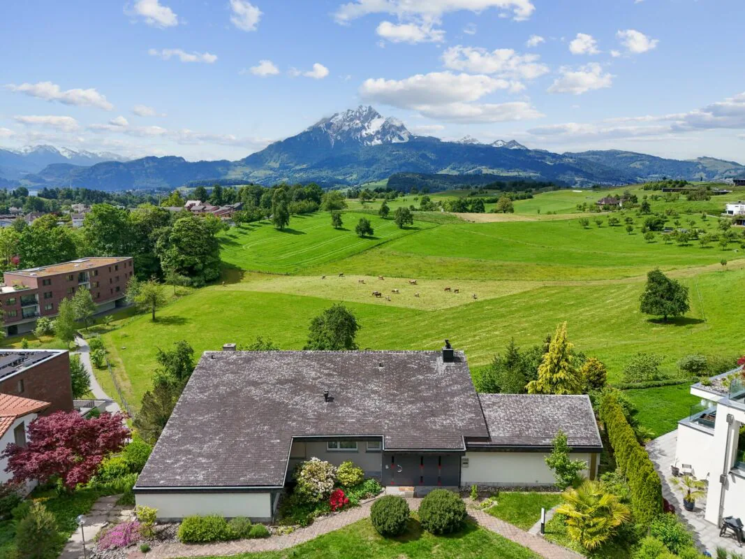 Appartamento a terrazza di 6,5 locali con vista panoramica mozzafiato