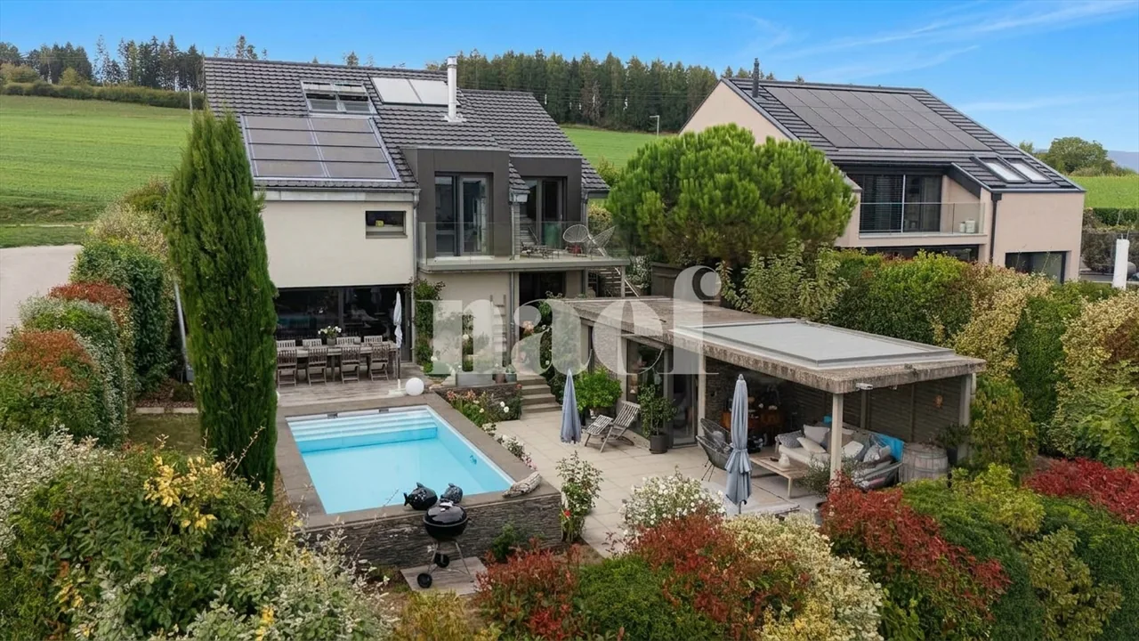 Detached house with 6.5 rooms and pool for sale in Vallamand