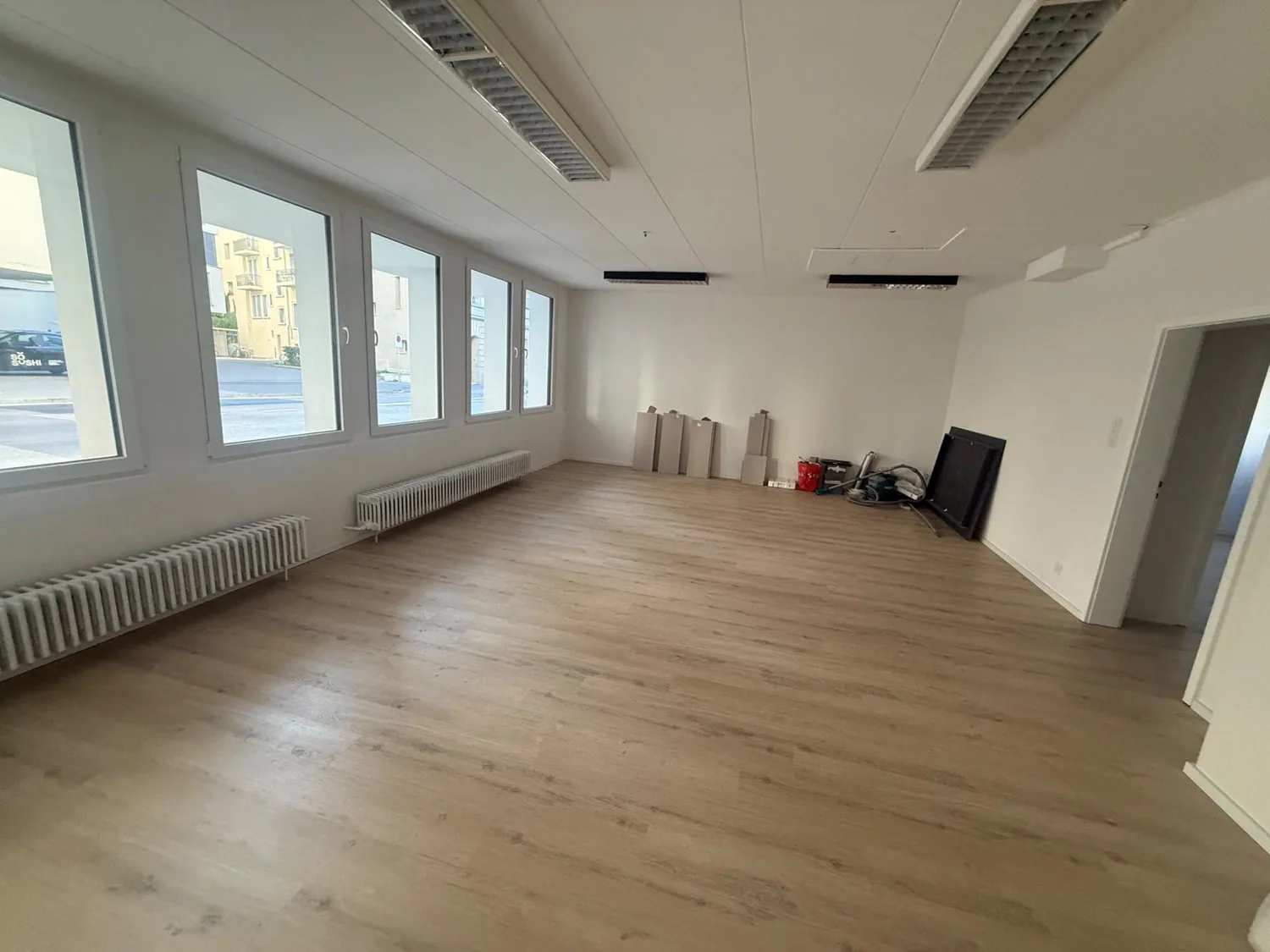 Verkaufsfläche komplett renoviert mit großer Auslage - Fribourg Pérolles