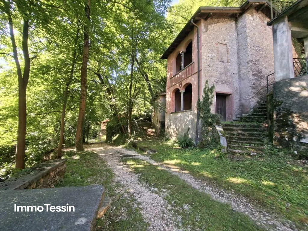 Experience Tessin history in this exceptional wine cellar from the 18th century