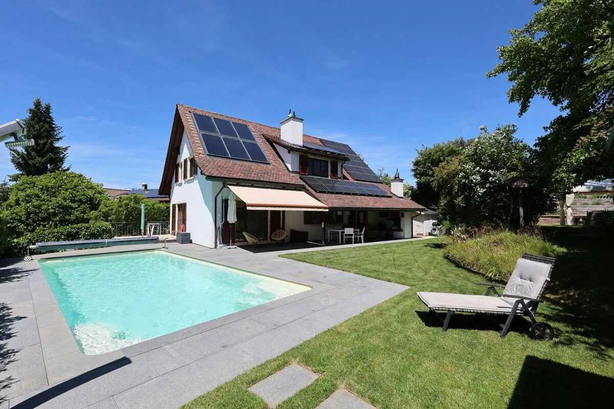 Bellissima casa ristrutturata di 7,5 locali con piscina esterna