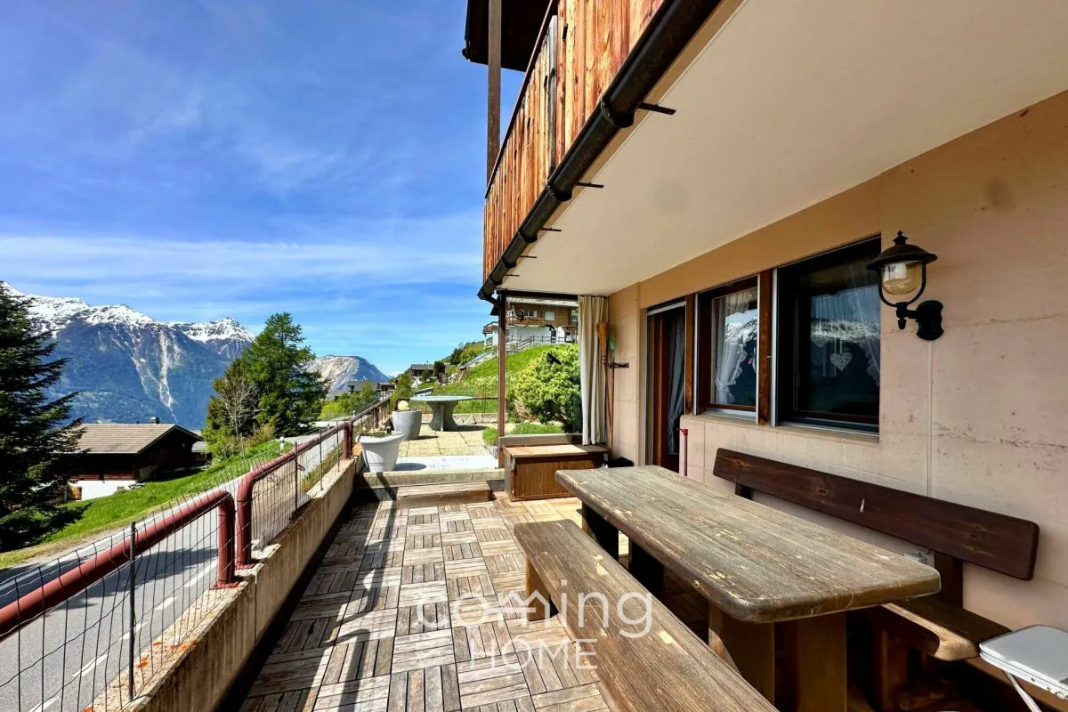 Vue panoramique et jardin privé - charmant appartement de 3,5 pièces à Engersch