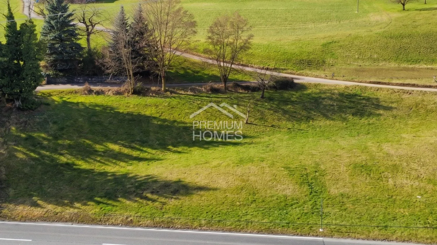 Terrain de construction idyllique, votre maison dans un emplacement ensoleillé avec vue lointaine