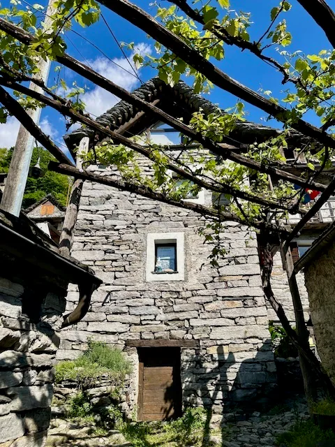 Möbliertes 3-Zimmer-Rustico im historischen Corippo (Verzascatal)