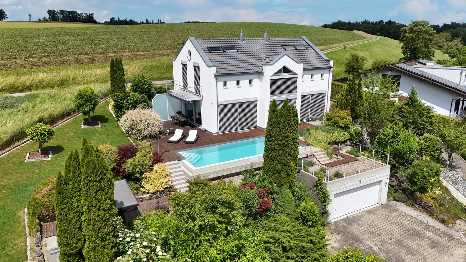 Architect's Villa with Panorama & Infinity Pool – where Architecture, Far-Sightedness, and Luxury Merge