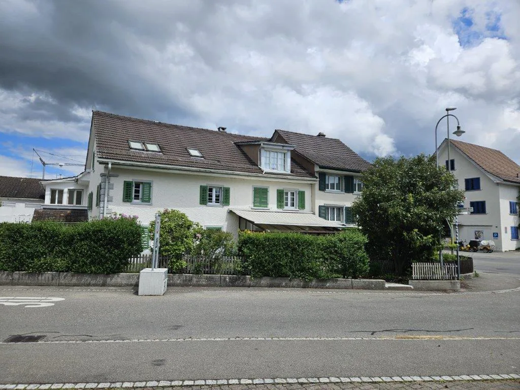 Renovierte 2-Zimmer-Dachwohnung– sofort verfügbar
