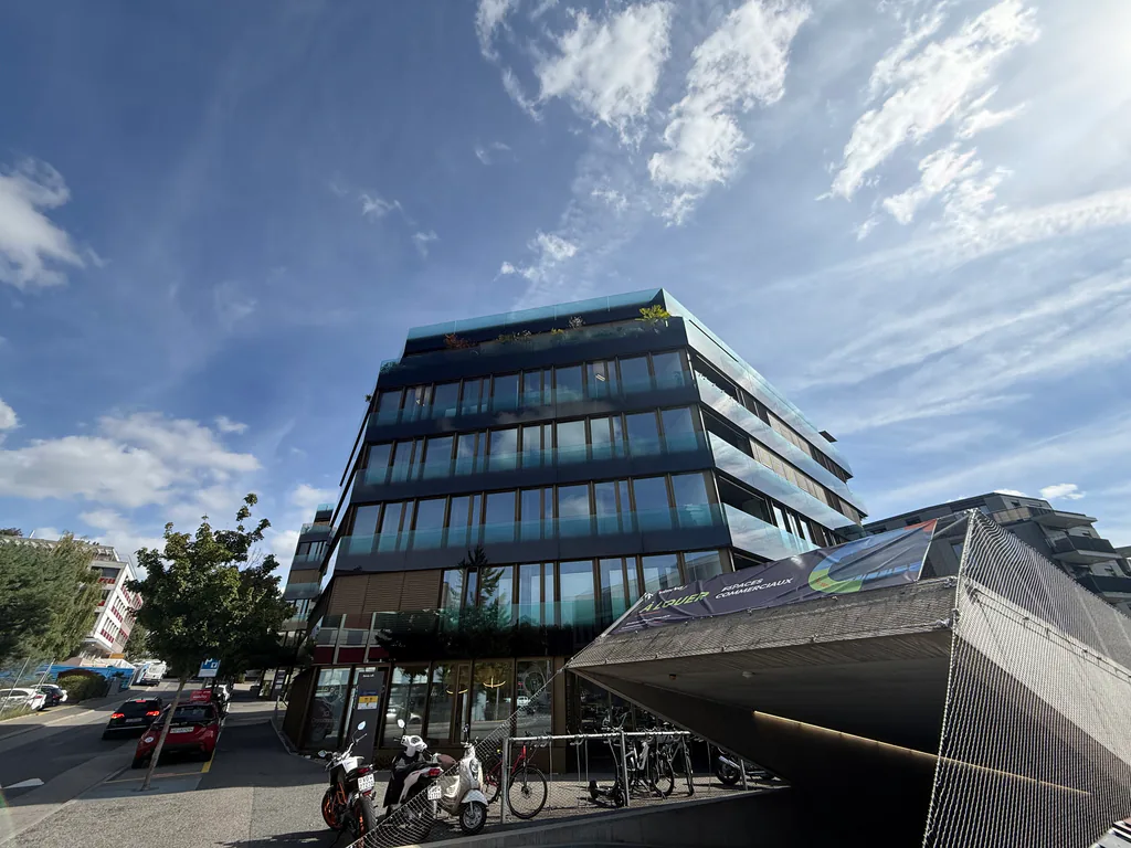 BÜRO ZU VERMIETEN