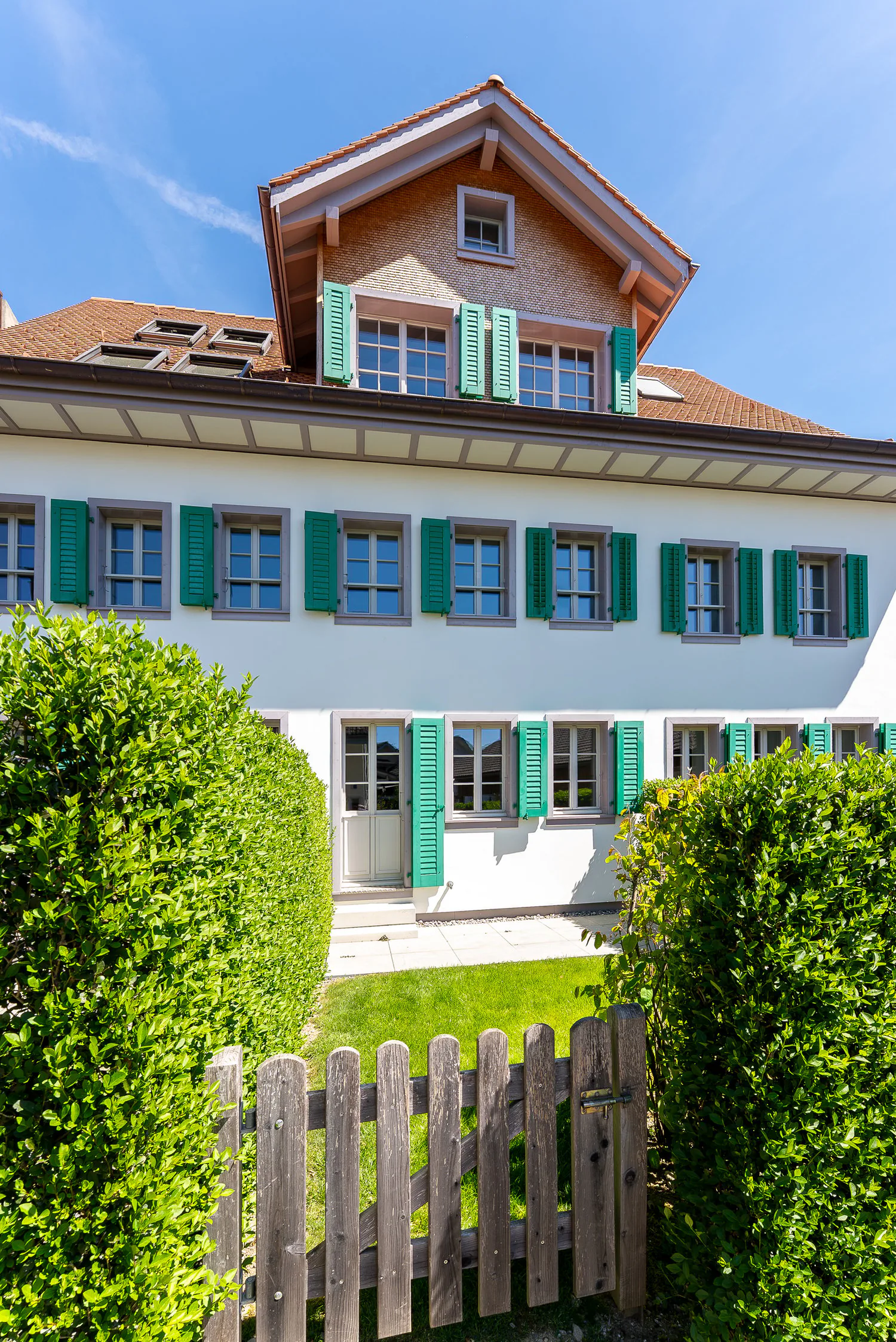 Object with history, renovated farmhouse part with 5 rooms and garden