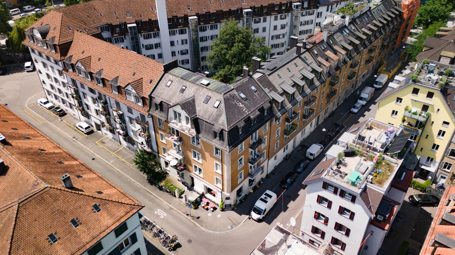 Stilvoll frisch renovierte 4-Zimmer-Wohnung im Herzen von Zürich-Wiedikon