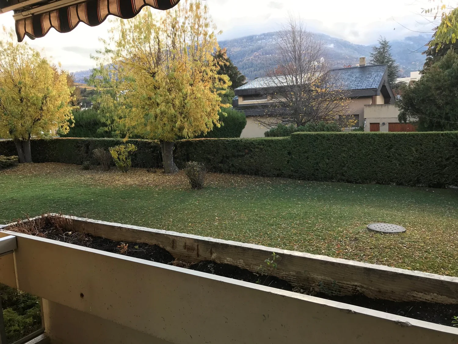 SPACIOUS 4.5-ROOM APARTMENT WITH TERRACE IDEALLY LOCATED IN CH-CONTHEY / MALOC-IMMO