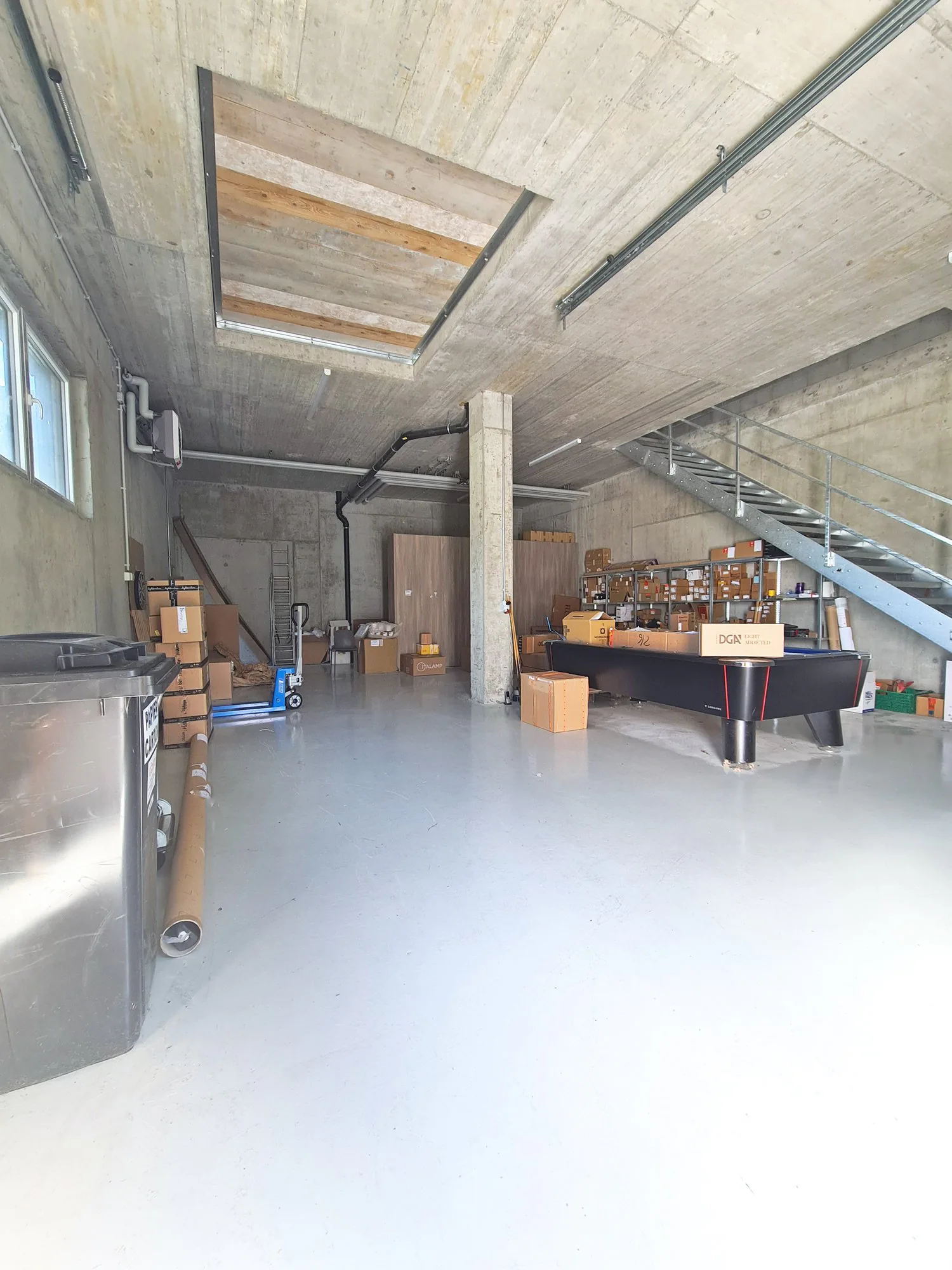 Lokal-Triplex - Eingangshalle und Büros
