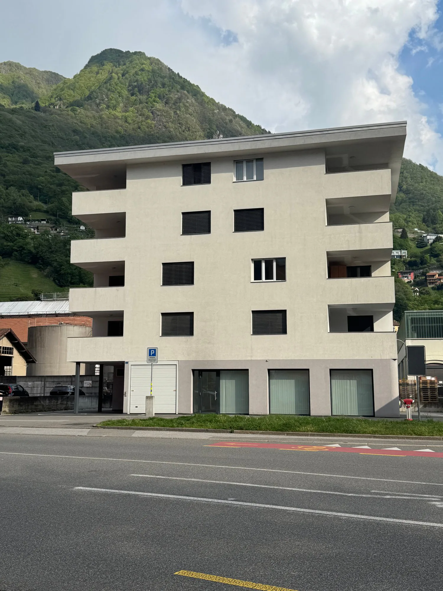 Bellinzona - hellen Gewerberaum im EG zu vermieten