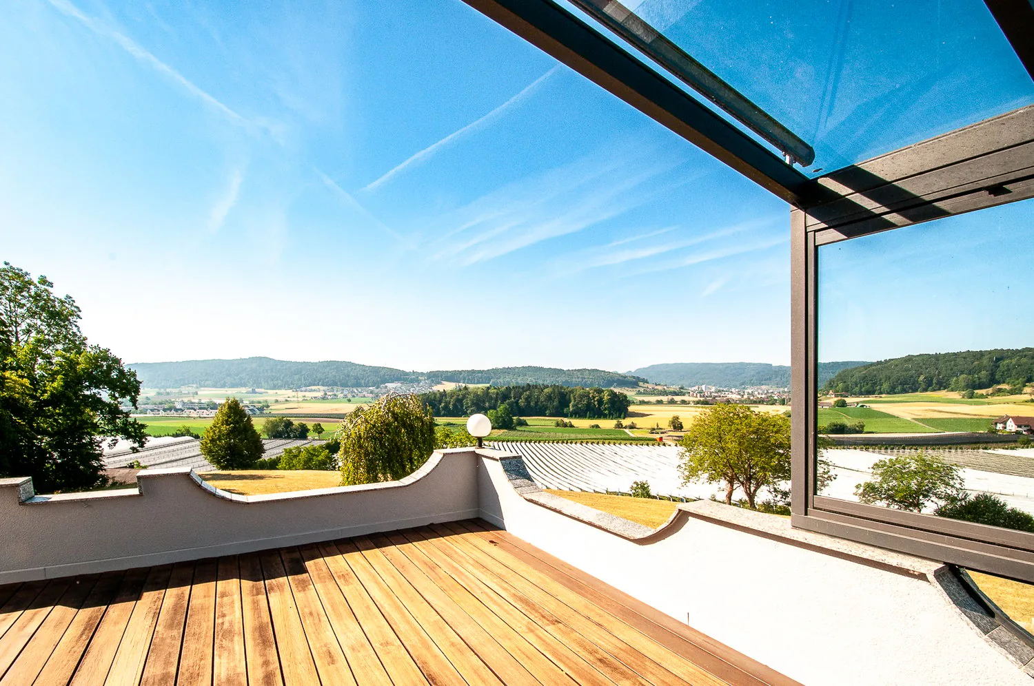 Freistehendes EFH mit Pool und privatem Waldstück an herrlicher Aussichtslage