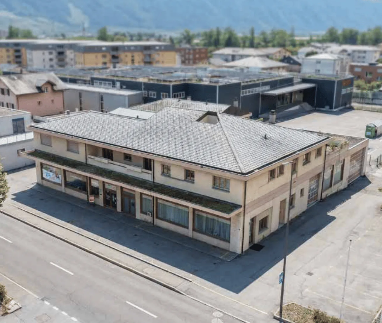 Lokal gewerblich zur Verkauf im Zentrum von Fully