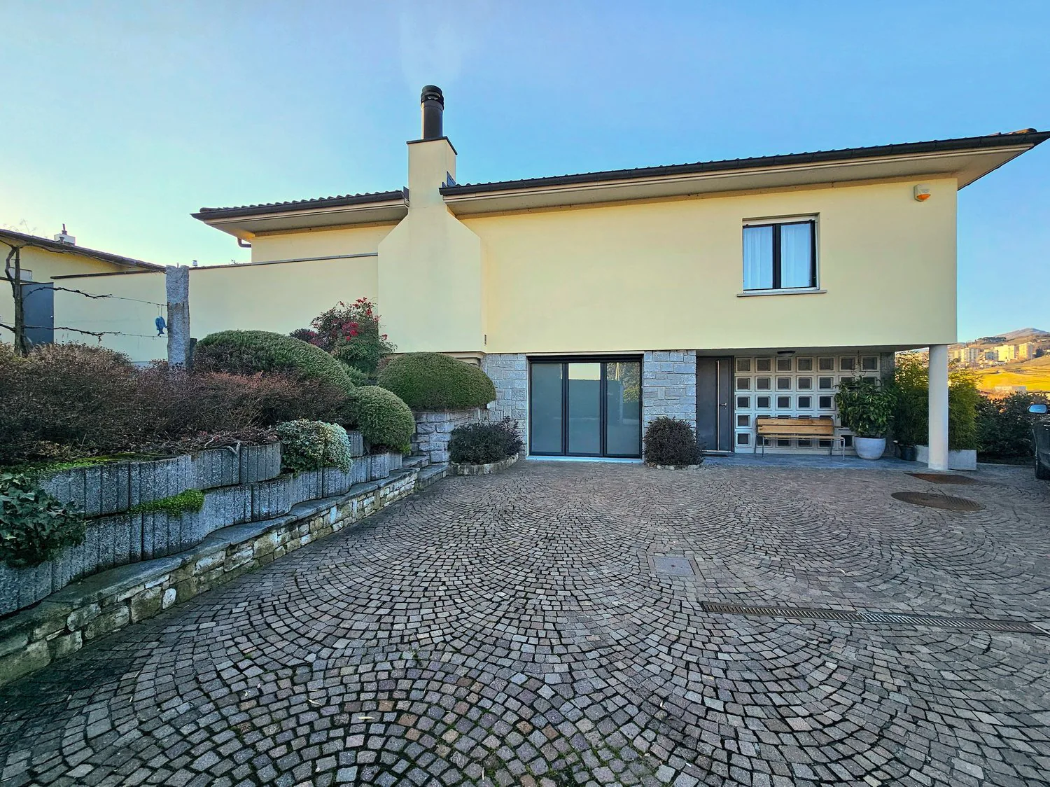 Balerna: Wunderschönes Einfamilienhaus im Grünen, mit großem Garten und Pool