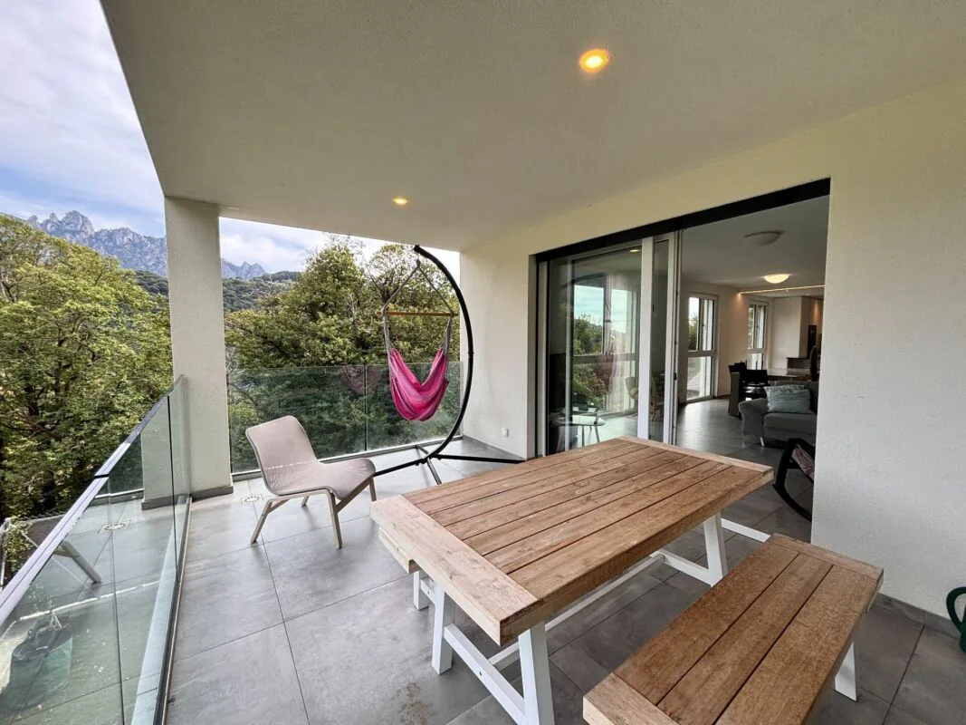 4.5-room apartment surrounded by greenery