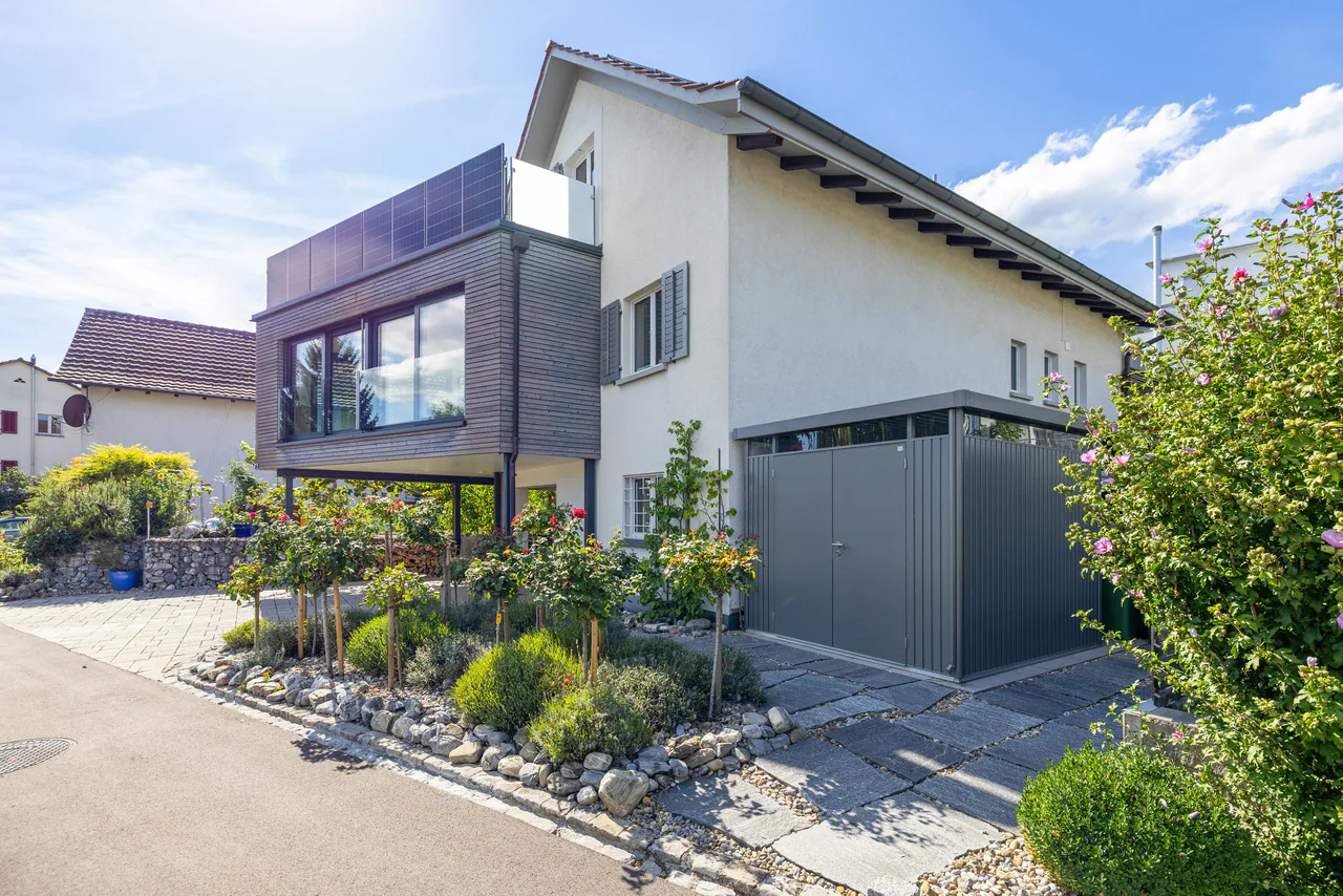 Exklusives Einfamilienhaus mit Pool und Garten